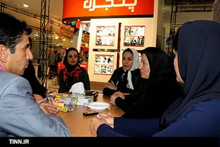 فاطمه مقیمی در غرفه تین نیوز
