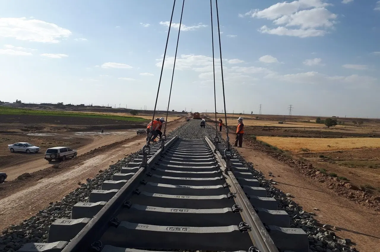 پروژه راه‌آهن مبارکه_ سفیددشت به شهرکرد با کمبود اعتبار مواجه است