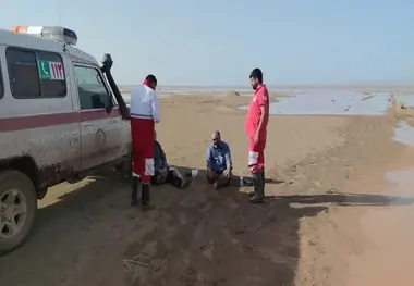 روایت یک کامیوندار از بلایی که سیل انارک بر سر چند راننده آورد+ فیلم 
