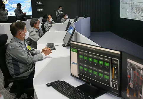 Daewoo opens smart center for shipbuilding process