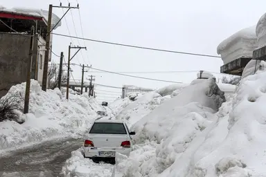 بارش برف و مه گرفتگی در گردنه چری کوهرنگ؛ هشدار راهداری چهارمحال وبختیاری به رانندگان