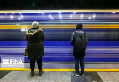  ازدحام مسافران در مترو در ترافیک و برف پایتخت