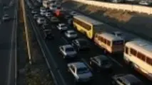 استقرار خودروهای حامل زائران مرقد مطهر در ۱۰ پارکینگ / حضور مأموران پلیس راهور در تمام مسیرها