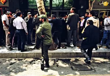 (تصاویر) صف خرید دلار ۵۵۰۰ تومانی! 