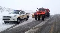 رانندگان زنجیر چرخ همراه داشته باشند/ امدادرسانی به ۲۳خودروگرفتار در برف 