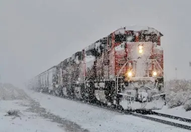 نگرانی وزیر از چالش لوکوموتیو، با نسخه درمانی اثربخش/ تامین نیمی از لوکوموتیوهای باری فعال از سوی بخش خصوصی ریلی