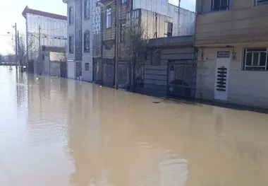 تخلیه آب از ۱۱۰ واحد مسکونی در دره شهر