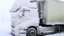 ◄ گزارش تصویری گرفتاری ۴۰ کامیون ایرانی زیر برف