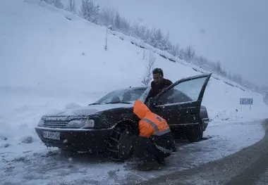 ۸ شهر مازندران درگیر برف و کولاک شد