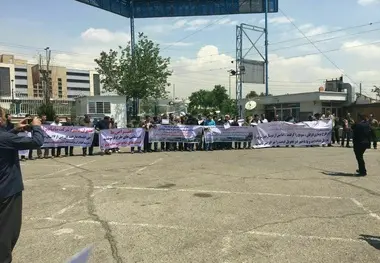اعتراض رانندگان به عدم تحویل به موقع خودروها توسط سایپا دیزل+ عکس