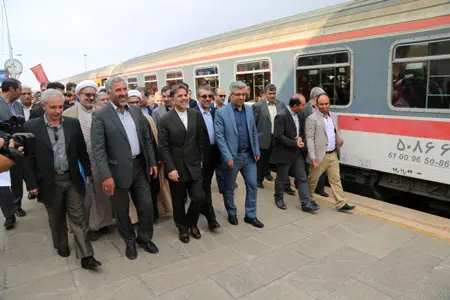بازدید وزیر راه و شهرسازی از پروژه‌های راه‌آهن تهران-گرمسار

