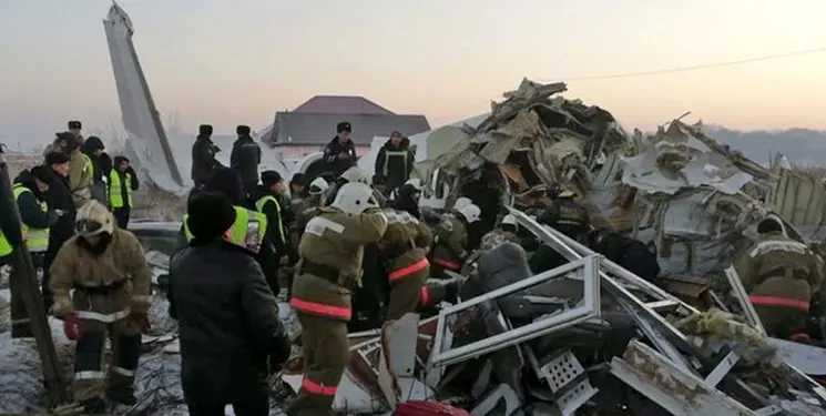 سقوط هواپیمای مسافربری در قزاقستان با 100 سرنشین+عکس
