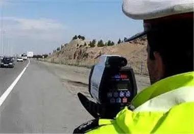 اقدام جالب توجه یک مامور پلیس برای جلوگیری از تصادف