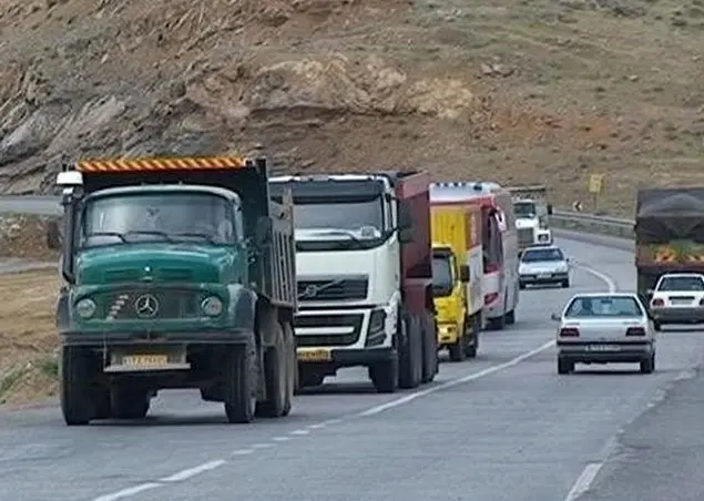 سنگ‌پرانی به برخی کامیون‌ها در خوزستان