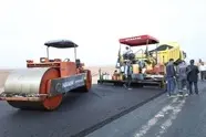 تداوم عملیات روکش آسفالت ۱۰۶ کیلومتر از محور سیرجان_ شهربابک در کریدور تهران _بندرعباس 