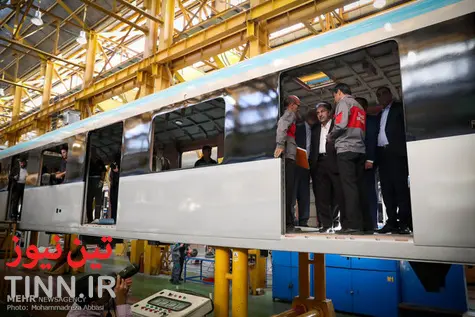 بازدید شهردار تهران از کارخانه واگن سازی مترو تهران
