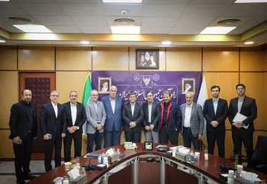 مدیرعامل راه آهن: راه برون رفت از وضعیت فعلی صنعت ریلی، بازنگری در فرایندها است /
نرخ‌ گذاری بلیت قطارها باید متعادل شود 