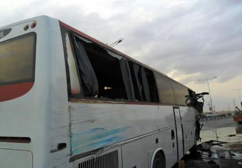 خروج اتوبوس زائران پاکستانی از جاده در سمنان ۱۰ مصدوم داشت
