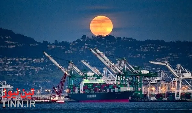 Port of Oakland berthing giant container ship at year’s end