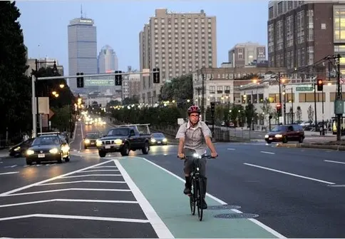 From cloud to direct V2X: Protecting vulnerable road users with connectivity