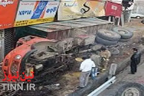 گزارش تصویری / ورود کامیون به چند فروشگاه در میدان هفت تیر