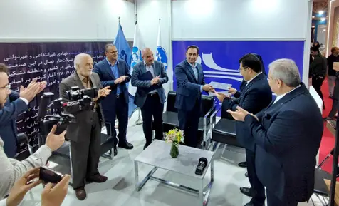  آیین امضای تفاهم نامه بین انجمن شرکت های حمل و نقل ریلی و شرکت بیمه معلم در حوزه بیمه تعهد پرداخت حقوق ورودی