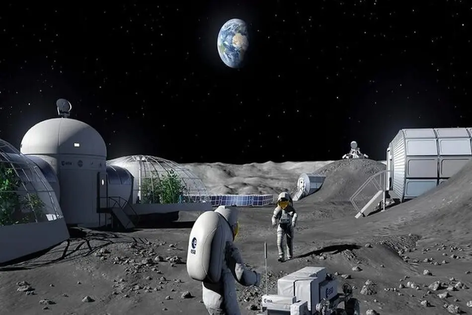 تولید سوخت از خاک ماه و ماهواره های از کار افتاده + عکس