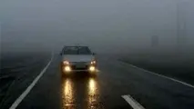 بارش باران سطح جاده های زنجان را لغزنده کرده است

