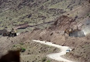 ساخت یک جاده در داراب متوقف شد