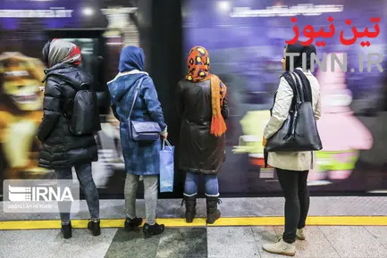 مترو تهران در یک روز برفی