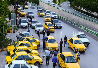 اهدای لاستیک خودرو برای پرداخت الکترونیک کرایه تاکسی به تاکسیرانان پایتخت