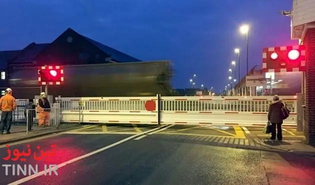 Wind - resistant level crossing gates installed