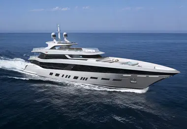 یک کشتی بزرگ گردشگری در بوشهر پهلو گرفت
