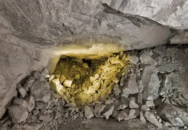 Saudi opens bids for 7 gold, silver, copper mining sites to boost $2.5trln sector