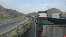 فیلم|  گردنه تنگ زاغ هرمزگان و گیر کردن کامیون ها در ترافیک