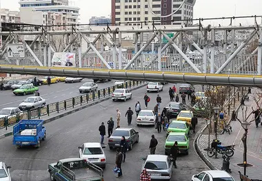 ترافیک سنگین از غرب به شرق و جنوب به شمال بزرگراه‌ها