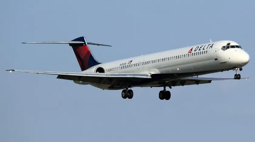 Delta Airlines McDonnell Douglas MD-88 Engine Shuts Down in Flight