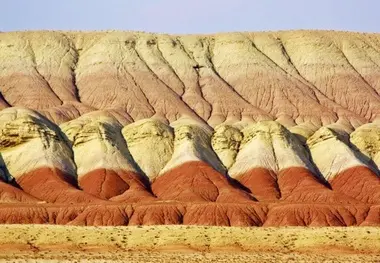 تپه های رنگی جاذبه های زیبا در کویر جنوبی البرز
