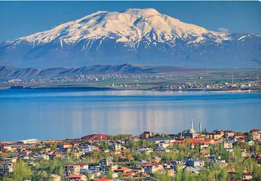 راهنمای سفر به وان با قطار، هزینه بلیت، مدت زمان سفر و نحوه خرید بلیت