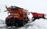 برف روبی آزادراه شیراز اصفهان با 8 دستگاه برف روب و نمک پاش تخصصی