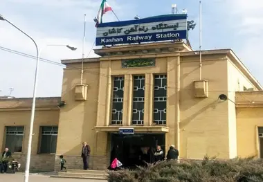 بازدید از پایانه ریلی کاشان؛ تأکید معاون فنی راه‌ آهن بر تداوم خدمت در شرایط ویژه