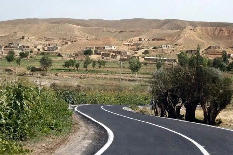 عملیات آسفالت راه روستایی مهدی‌آباد درمیان به اتمام رسید