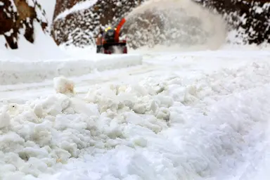 راهداری زمستانی در آذربایجان شرقی با بکارگیری ۷۲۷ دستگاه ماشین آلات برف روبی و نمک پاشی