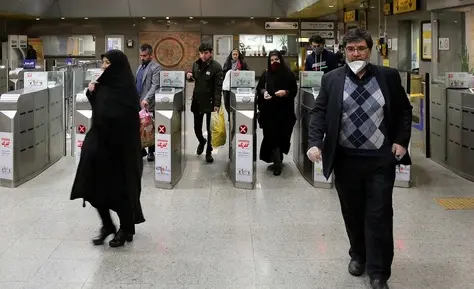 سایه سنگین کرونا بر سر مسافران مترو 
