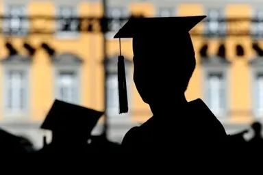 ارشد یک‌ ساله و دکتری سه‌ساله می‌ شود