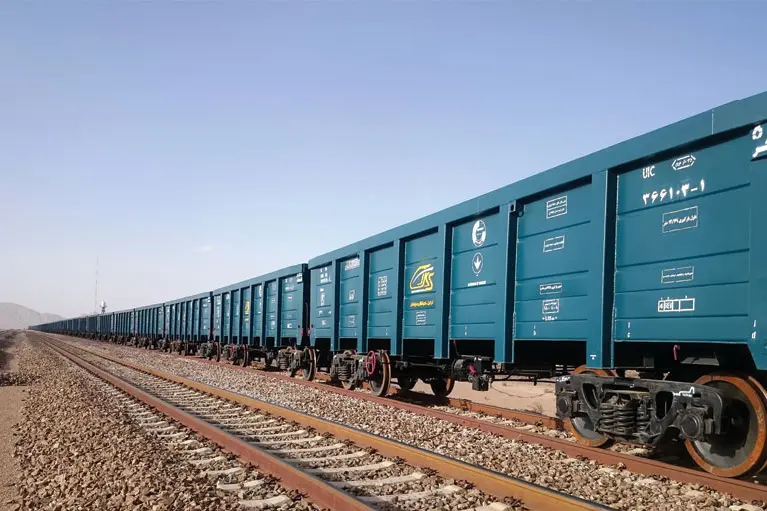 ارایه تسهیلات به شرکت‌های ریلی که با قطار بار بنادر را حمل می‌کنند