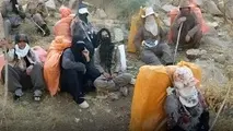 فیلم| کولبری سوخت دختران نوجوان با کیف مدرسه! 