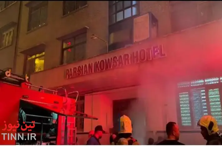 فیلم | آتش سوزی یک هتل در محدوده میدان ولیعصر تهران