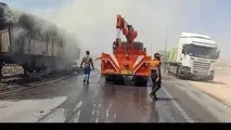2 کامیون حامل سوخت نفت کوره در ملایر آتش گرفت