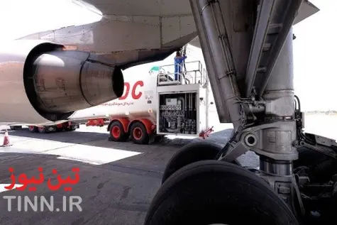 گزارش تصویری / عملیات سوخت‌رسانی به هواپیما در فرودگاه بین‌المللی مهرآباد